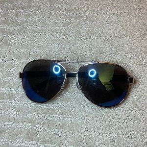 Men or Women sunglasses, with blue lenses.